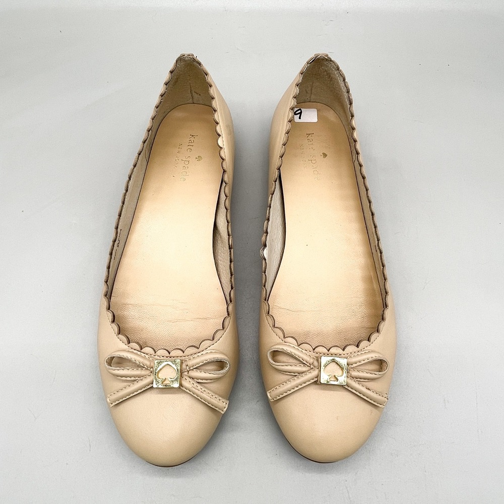 Kate Spade Womens 9M Bow Ballet Flats Beige Scalloped Leather Coquette Preppy